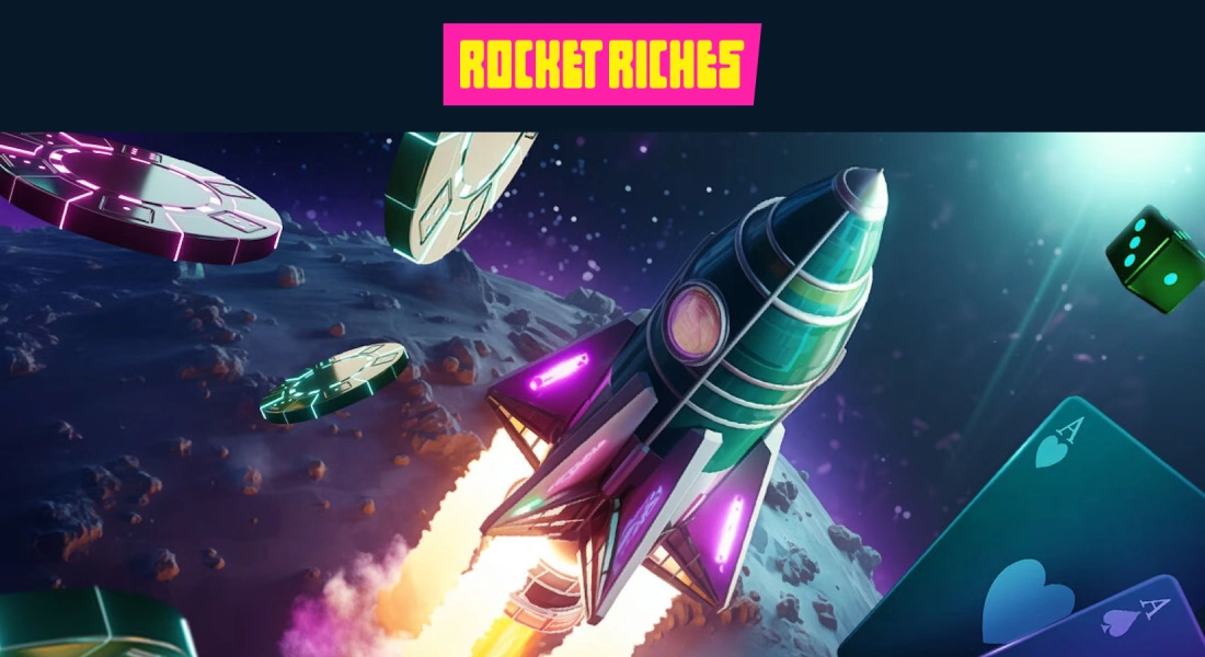 Rocket Riches-logo med romtema, med en rakett som flyr gjennom rommet med glødende spillkort og casinospillbrikker.